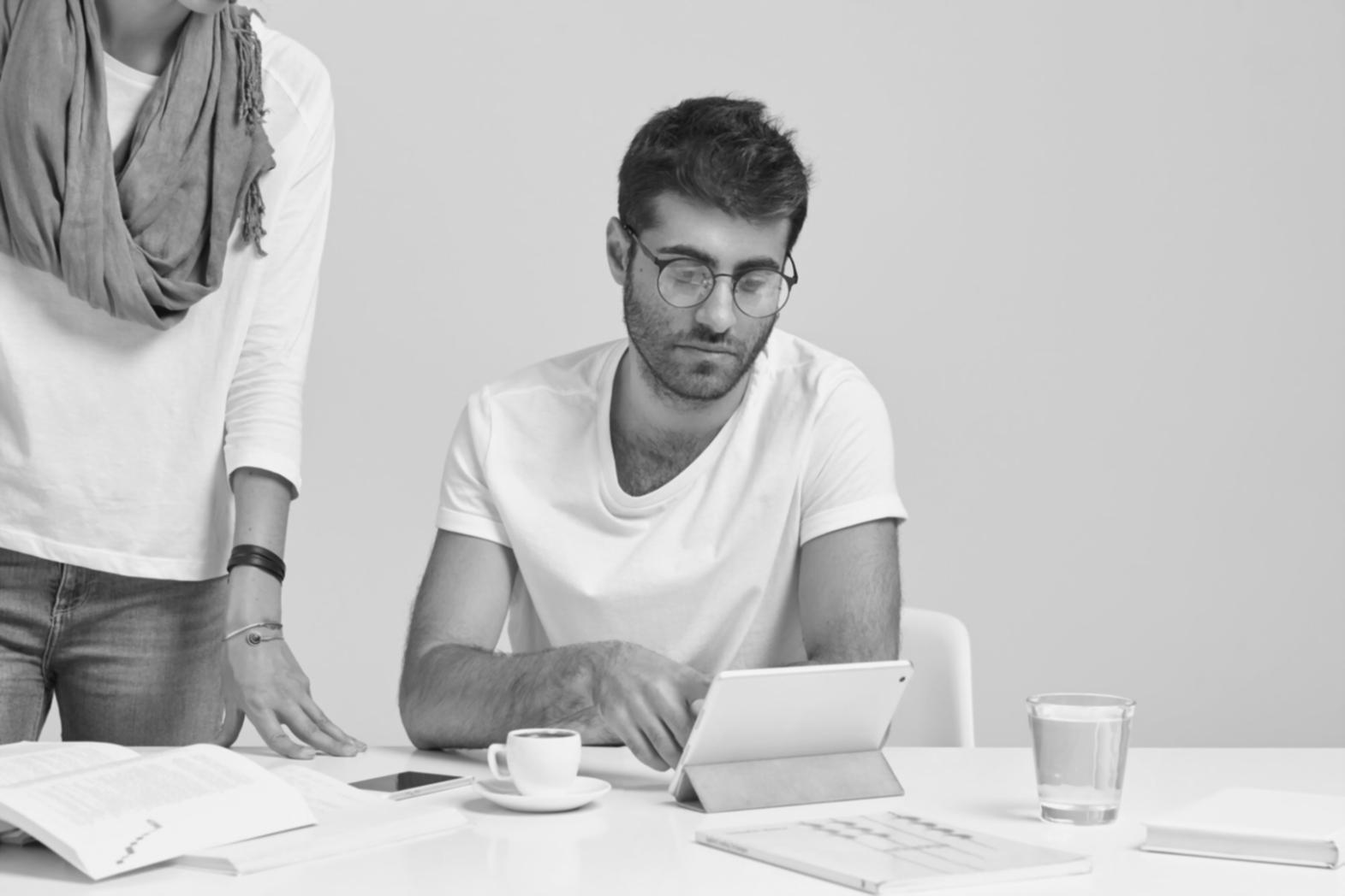 Réunion d'équipe pour développement de stratégies financières